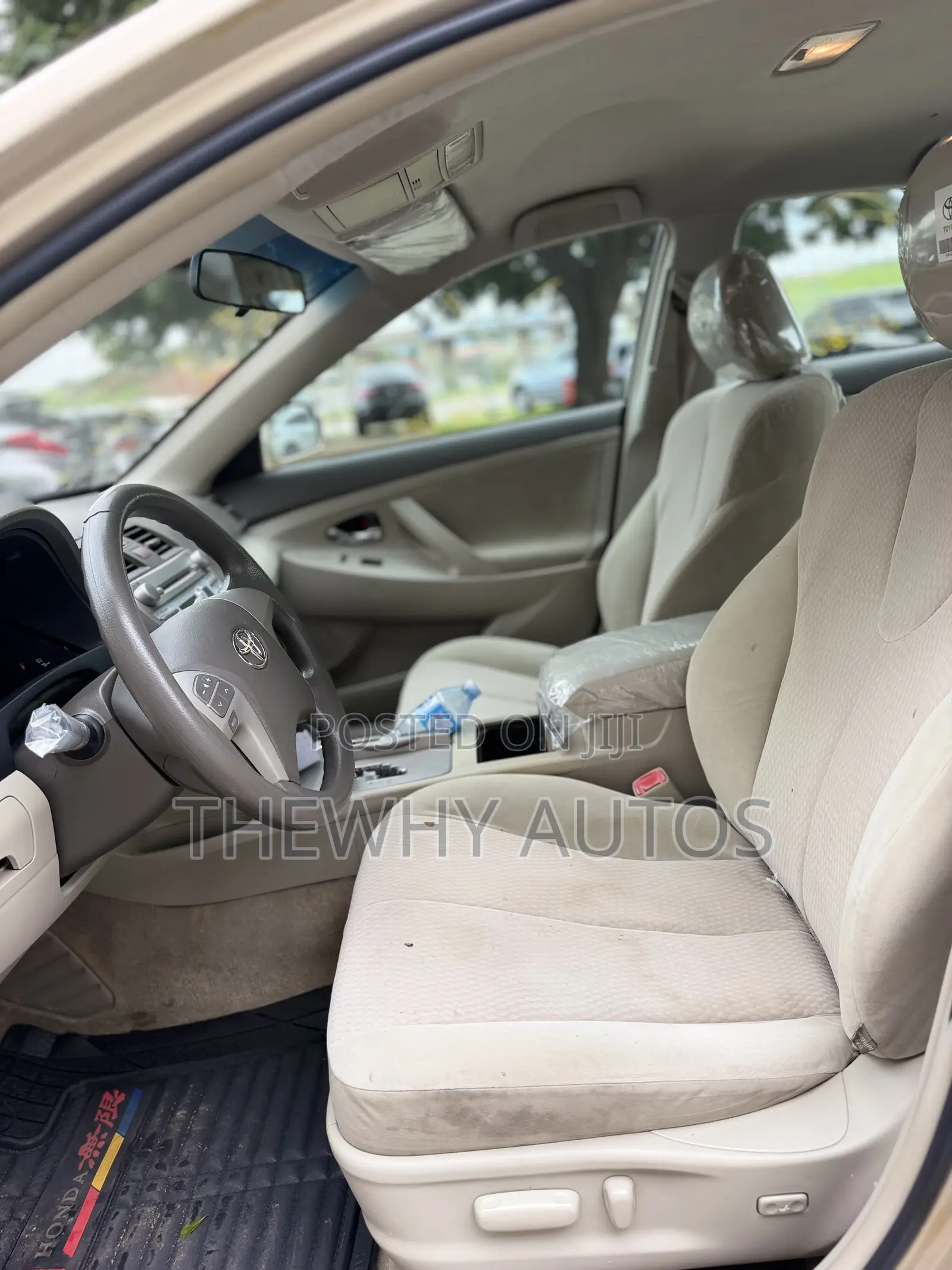 Toyota Camry LE 4dr Sedan (2.5L 4cyl 6A) 2011 Gold