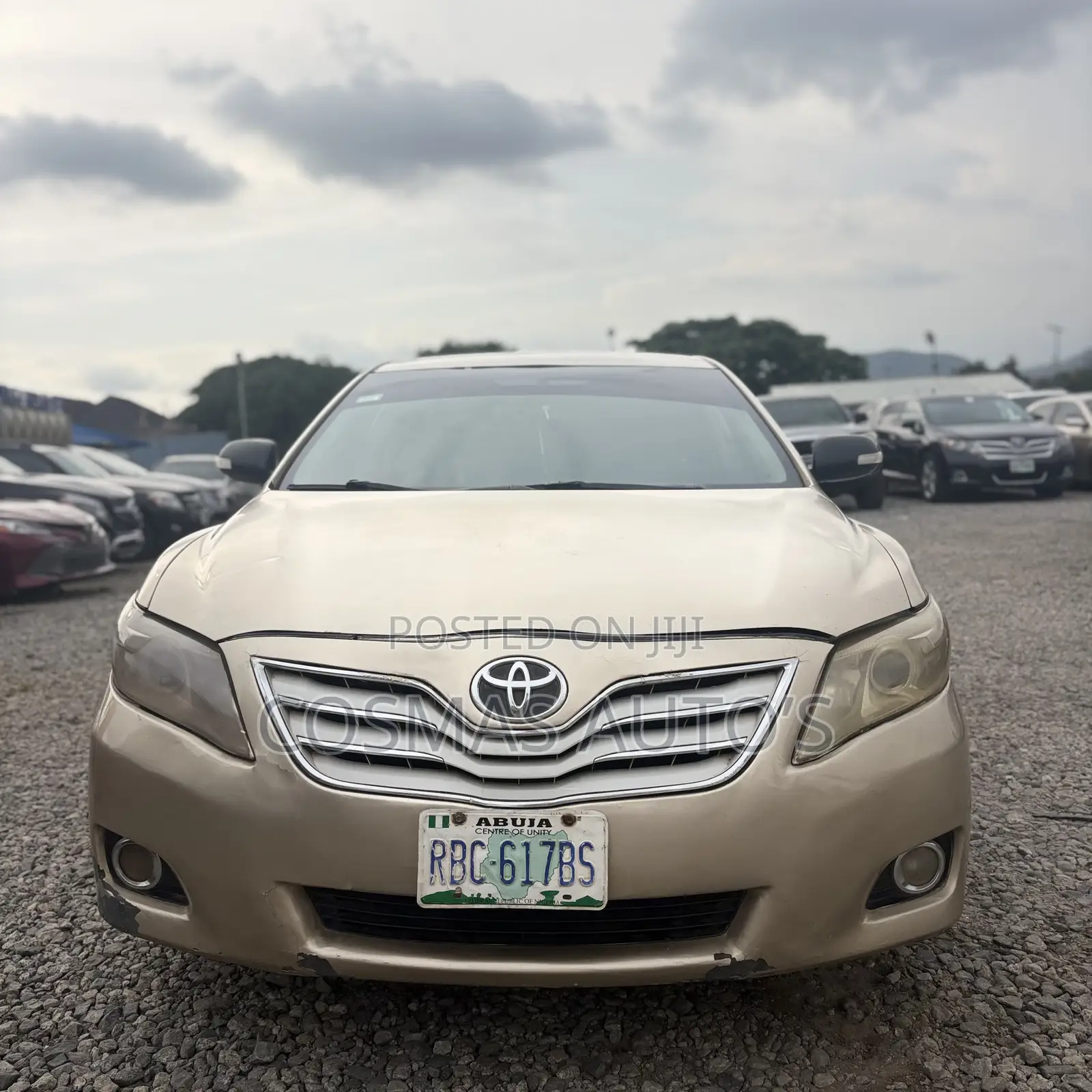 Toyota Camry LE V6 4dr Sedan (3.5L 6cyl 6A) 2011 Gold