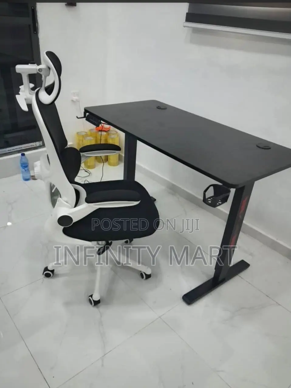 Ergonomic Chair and Working Desk
