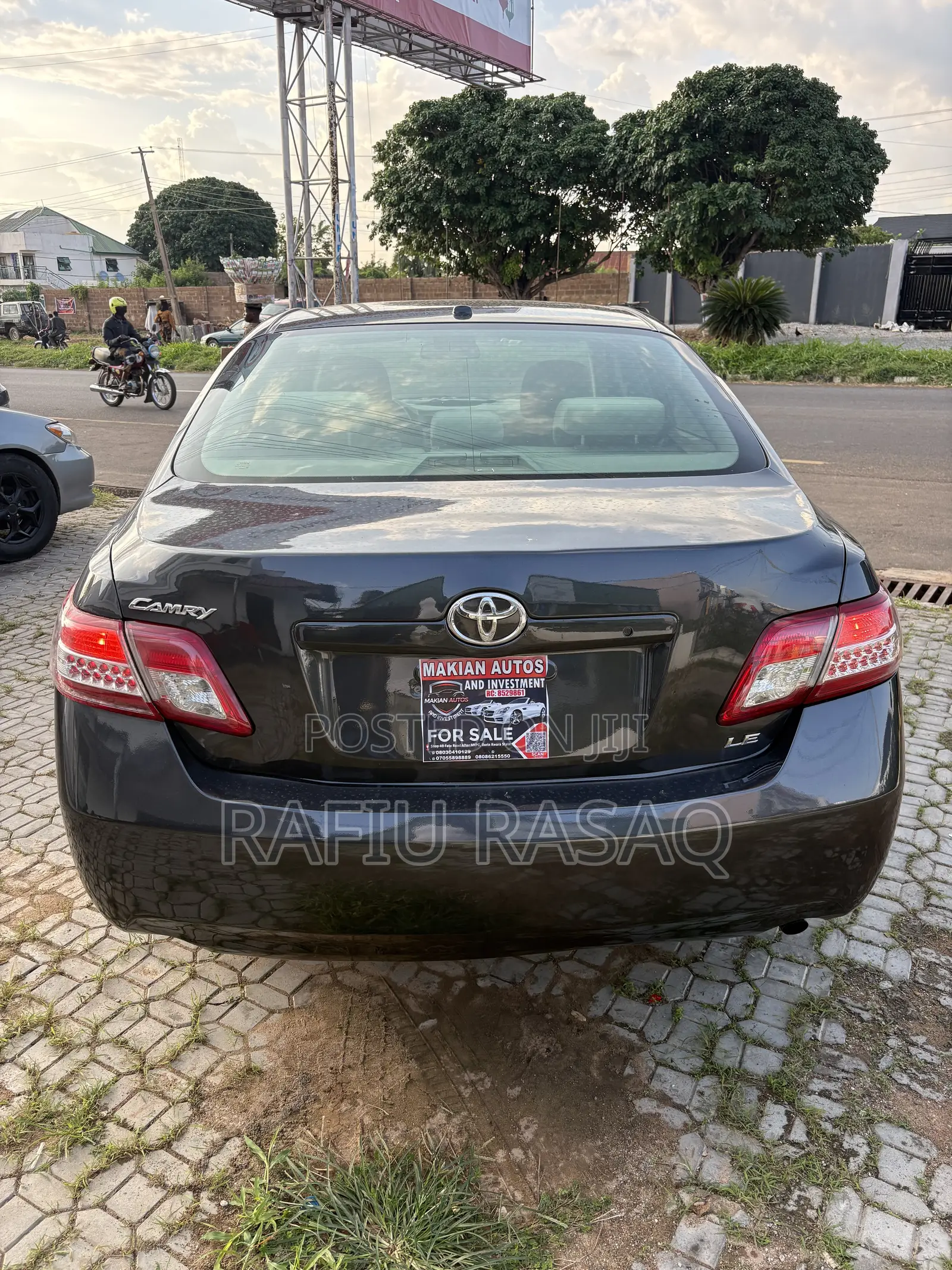Toyota Camry LE 4dr Sedan (2.5L 4cyl 6A) 2011 Gray