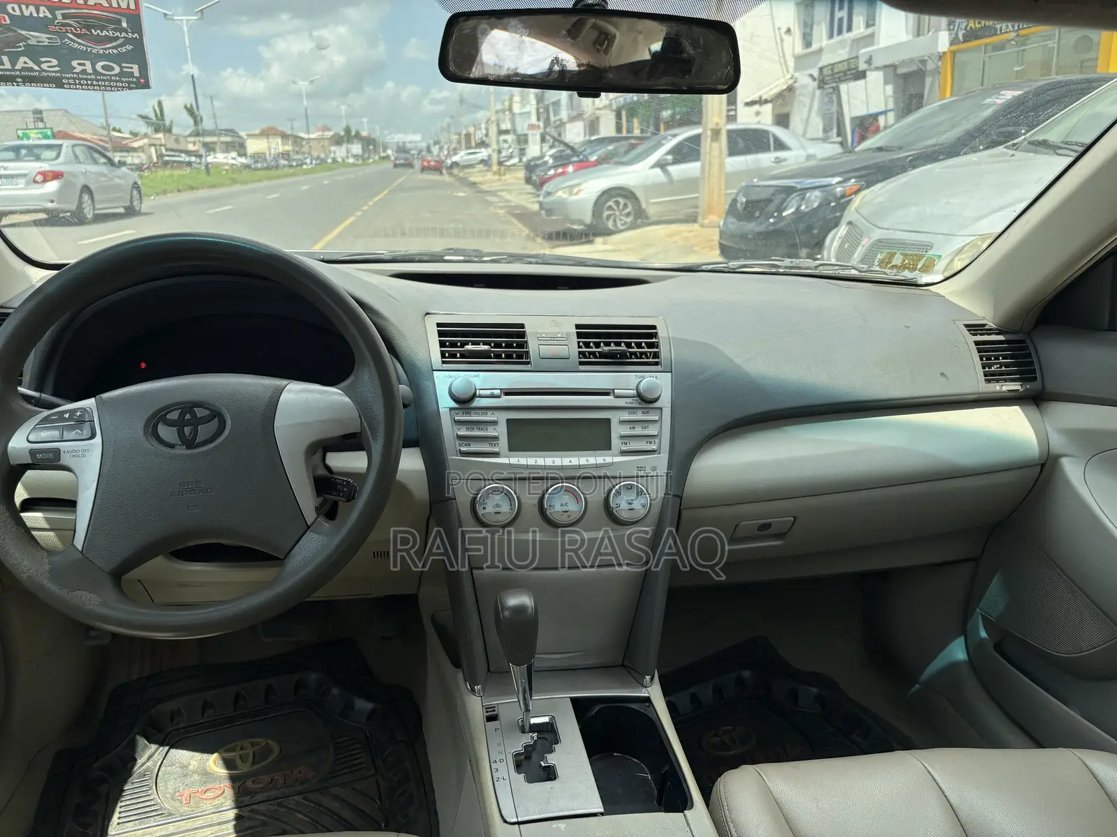 Toyota Camry LE 4dr Sedan (2.5L 4cyl 6AM) 2010 Gold
