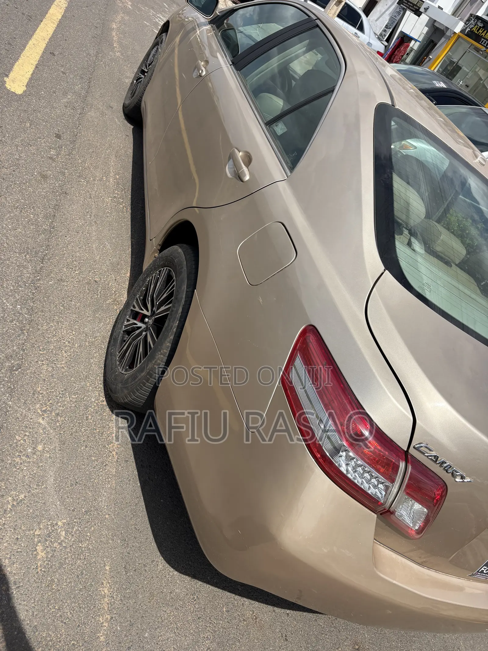 Toyota Camry LE 4dr Sedan (2.5L 4cyl 6AM) 2010 Gold