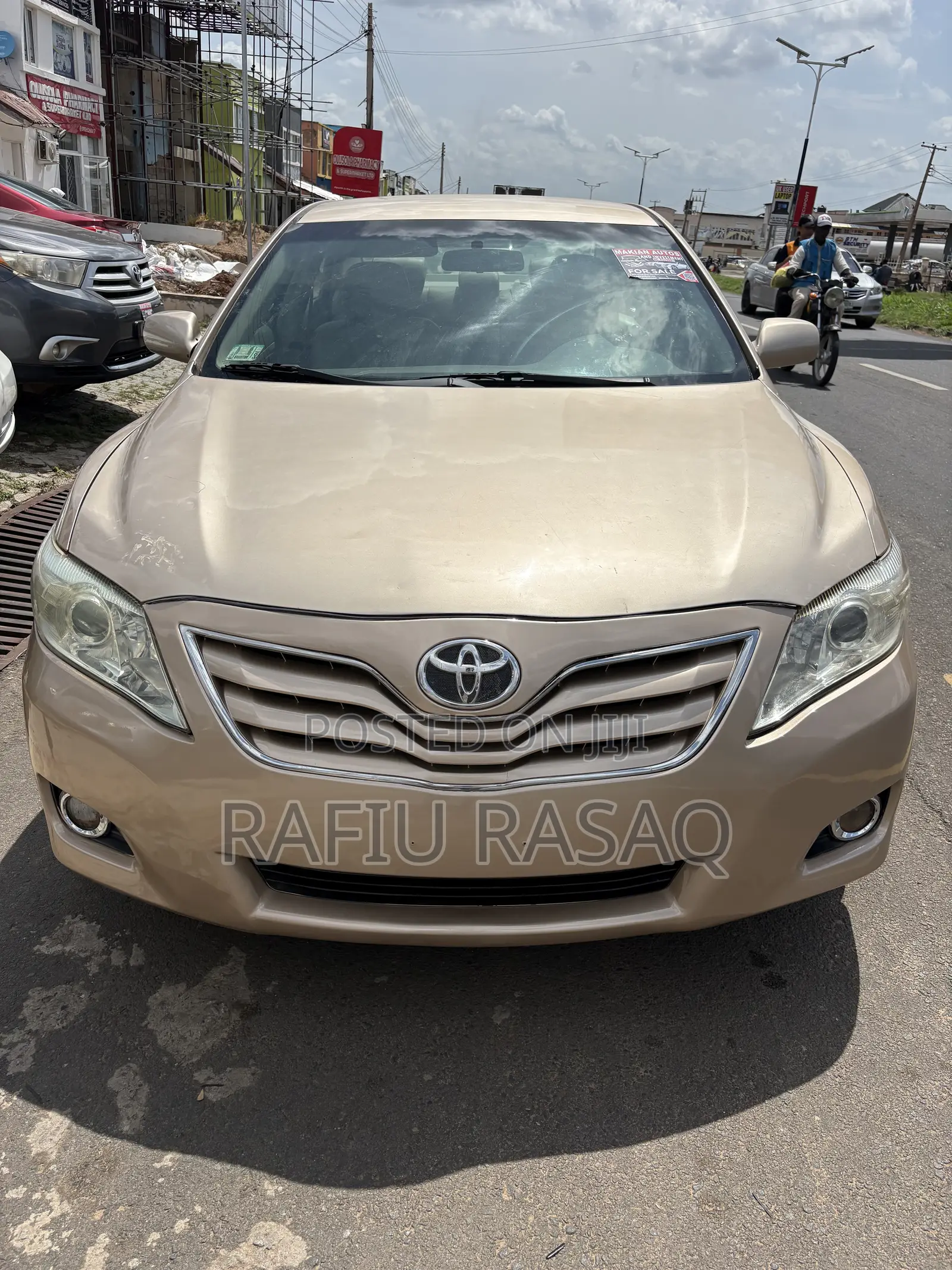 Toyota Camry LE 4dr Sedan (2.5L 4cyl 6AM) 2010 Gold