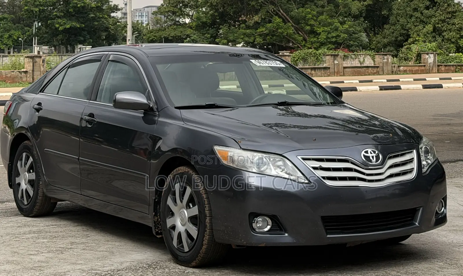 Toyota Camry XLE 4dr Sedan (2.5L 4cyl 6A) 2011 Gray