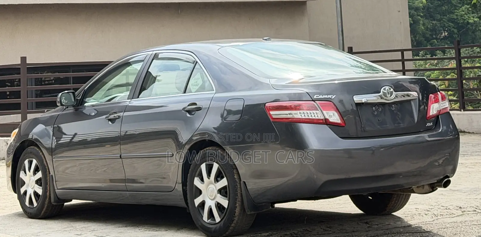 Toyota Camry XLE 4dr Sedan (2.5L 4cyl 6A) 2011 Gray
