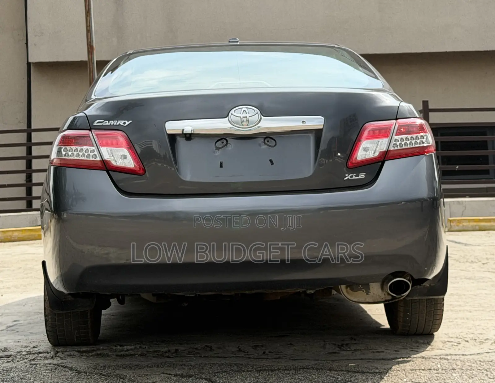 Toyota Camry XLE 4dr Sedan (2.5L 4cyl 6A) 2011 Gray