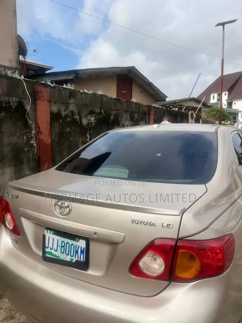 Toyota Corolla LE 4dr Sedan (1.8L 4cyl 4A) 2010 Gold