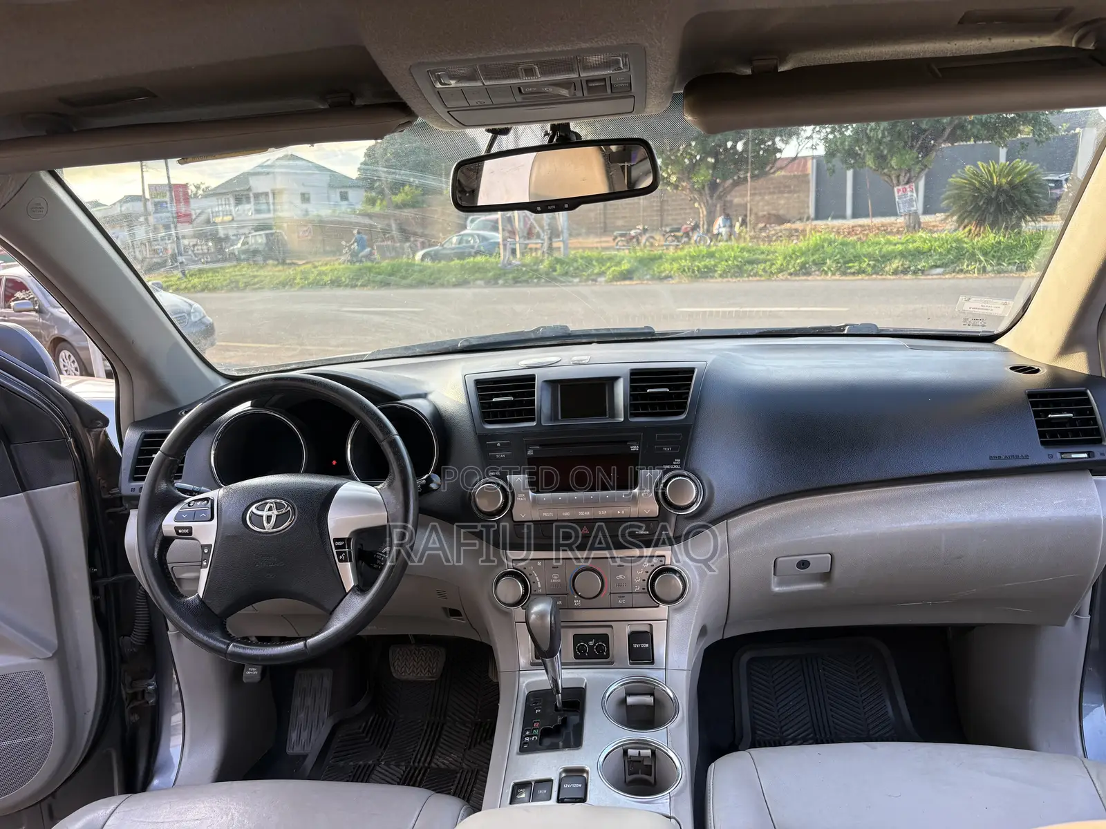 Toyota Highlander SE 2012 Gray
