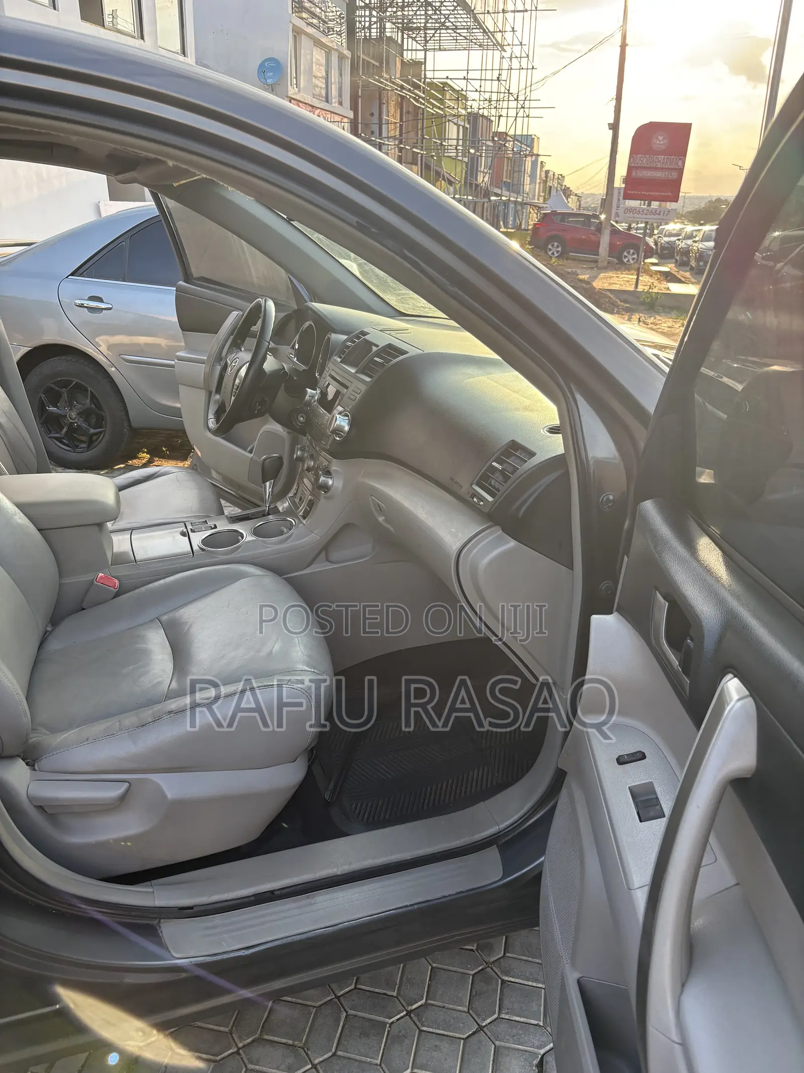 Toyota Highlander SE 2012 Gray