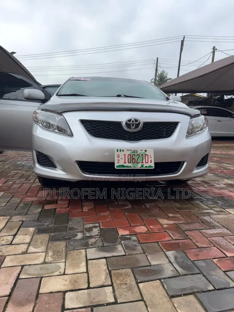 Toyota Corolla LE 4dr Sedan (1.8L 4 cyl 4A) 2009 Silver