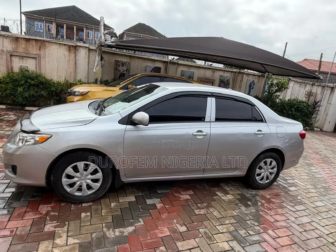 Toyota Corolla LE 4dr Sedan (1.8L 4 cyl 4A) 2009 Silver