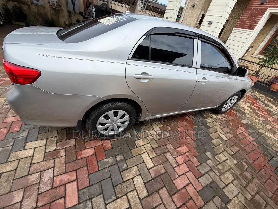 Toyota Corolla LE 4dr Sedan (1.8L 4 cyl 4A) 2009 Silver