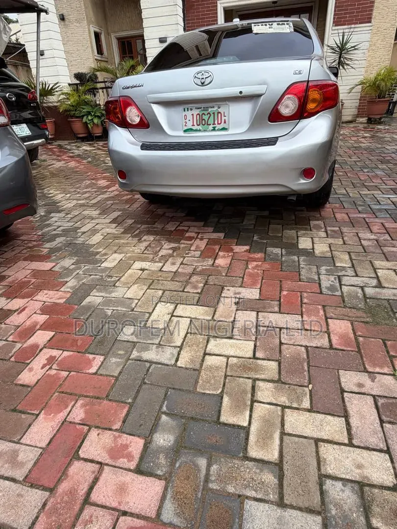 Toyota Corolla LE 4dr Sedan (1.8L 4 cyl 4A) 2009 Silver