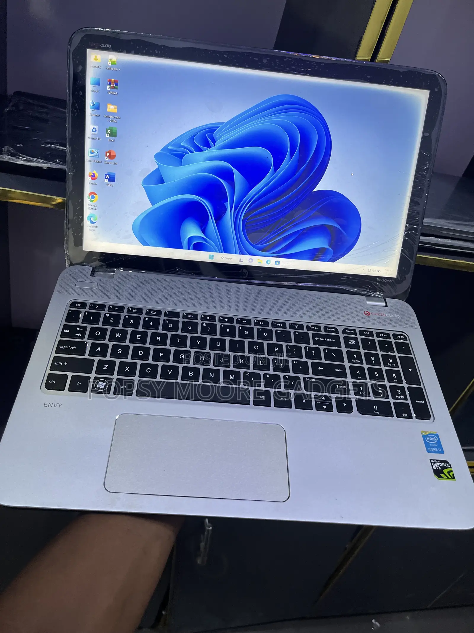Laptop HP Envy 15-ep0xxx 8GB Intel Core i7 SSD 128GB