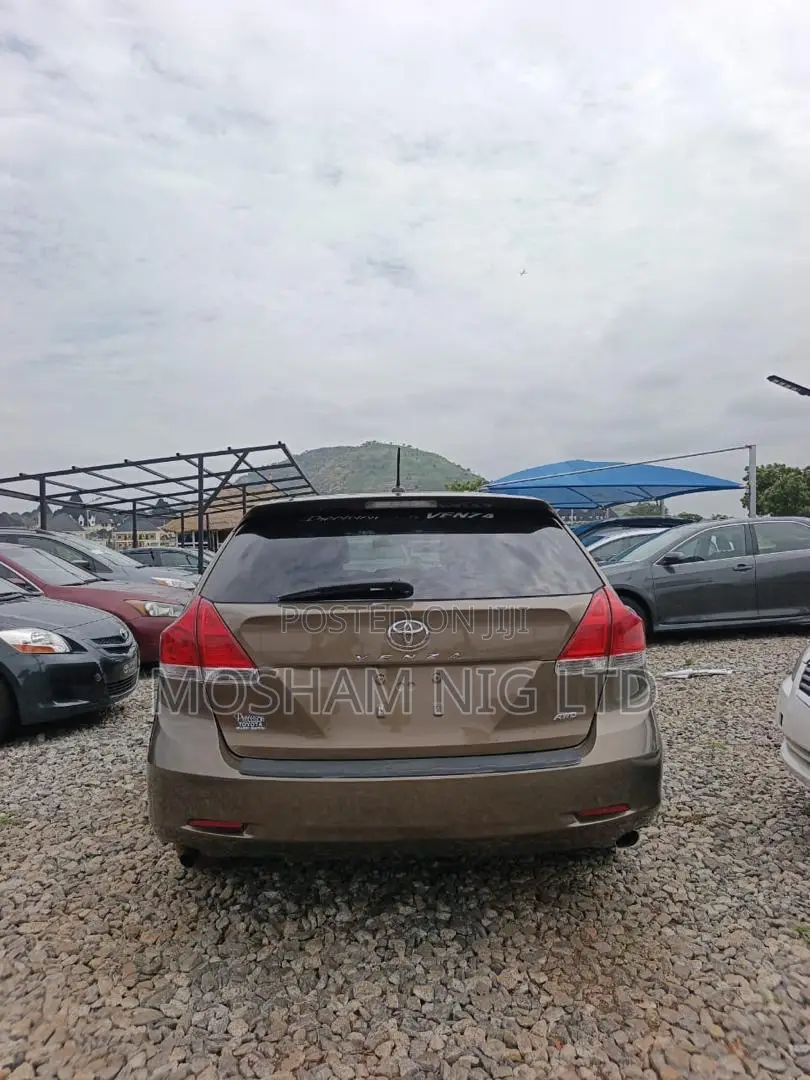 Toyota Venza 2010 Gold