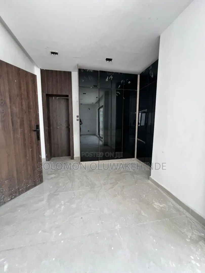 5bdrm Duplex in Lekki Phase 1 for sale