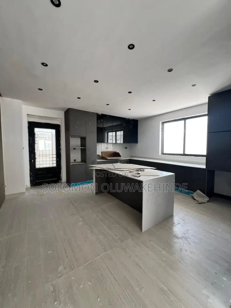 5bdrm Duplex in Lekki Phase 1 for sale