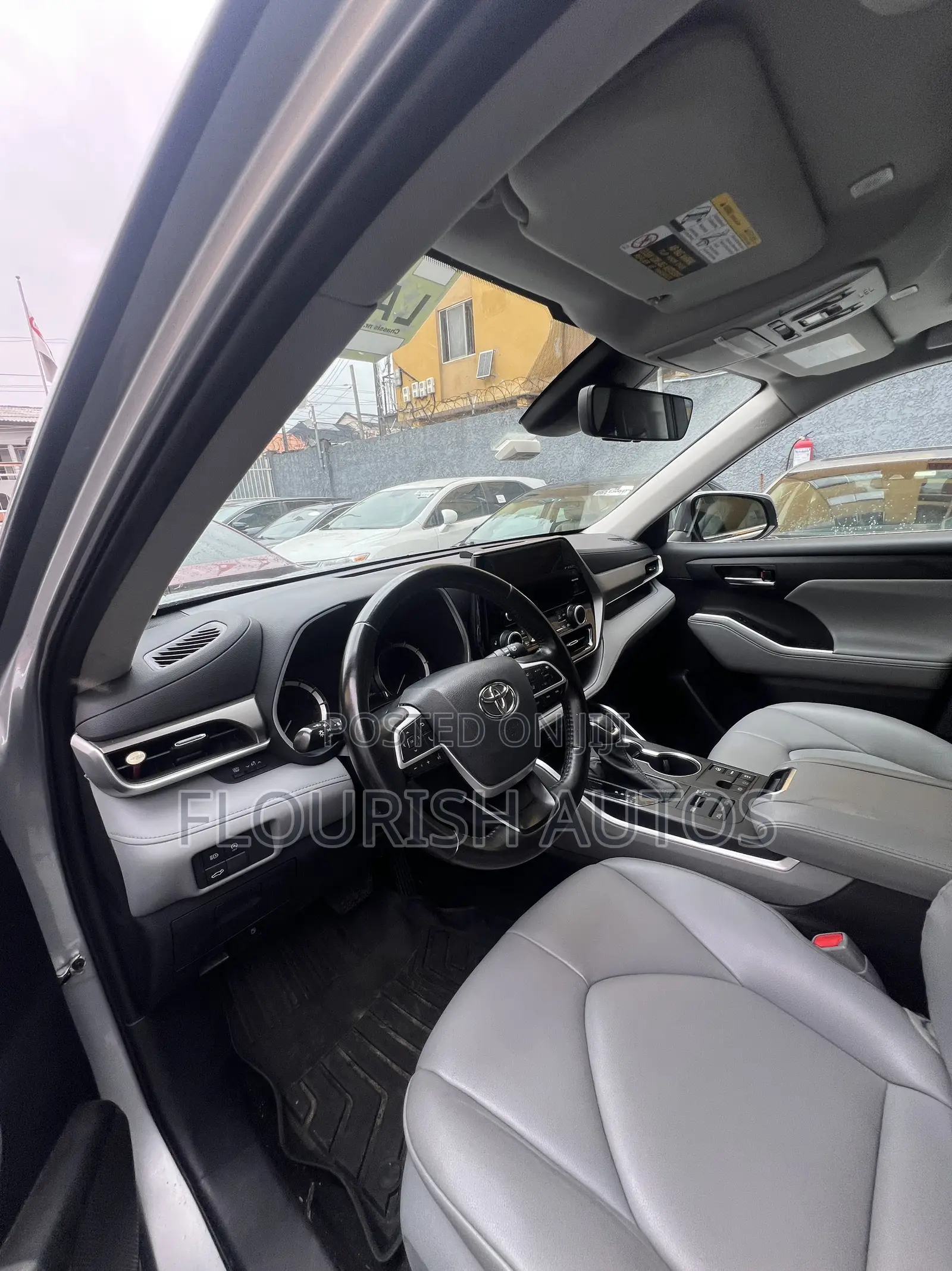 Toyota Highlander XLE 2022 Silver