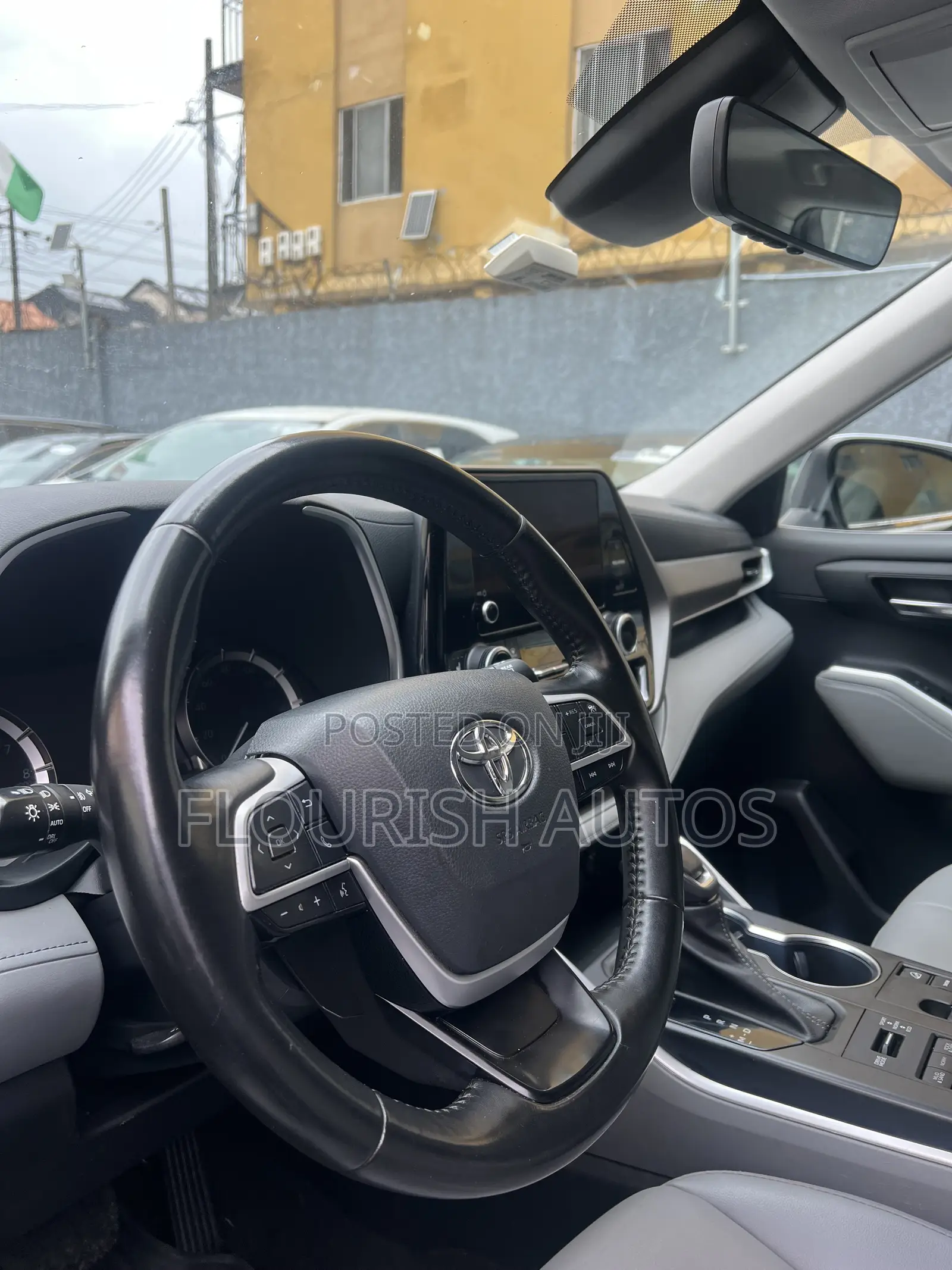 Toyota Highlander XLE 2022 Silver