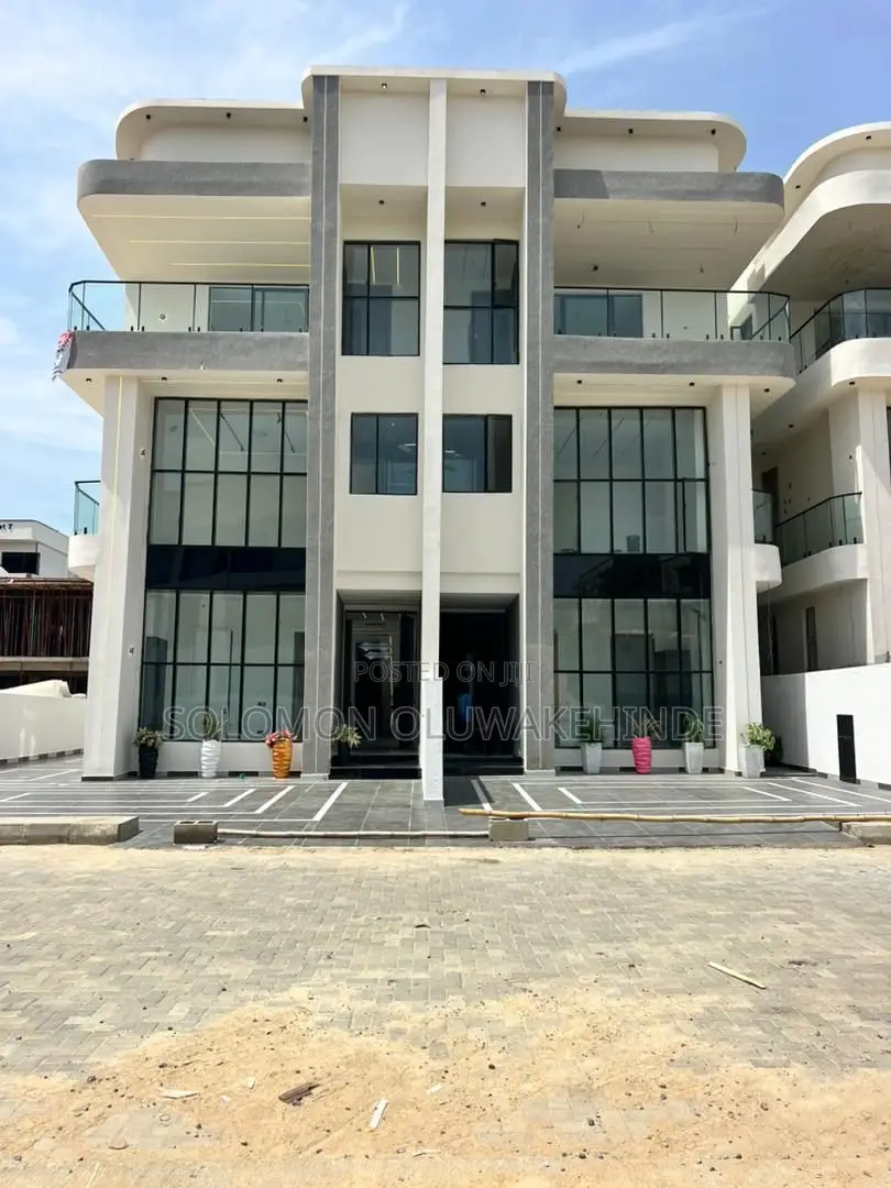 5bdrm Duplex in Lekki Phase 1 for sale