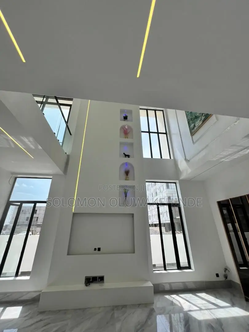 5bdrm Duplex in Lekki Phase 1 for sale