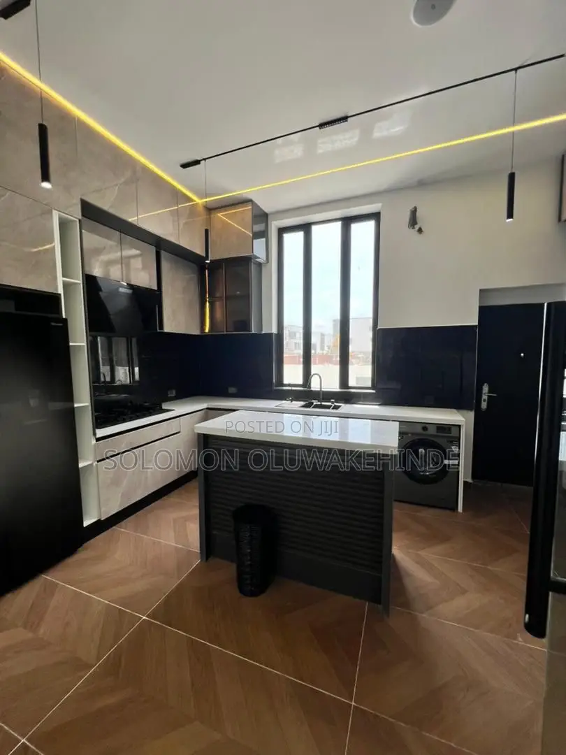 5bdrm Duplex in Lekki Phase 1 for sale
