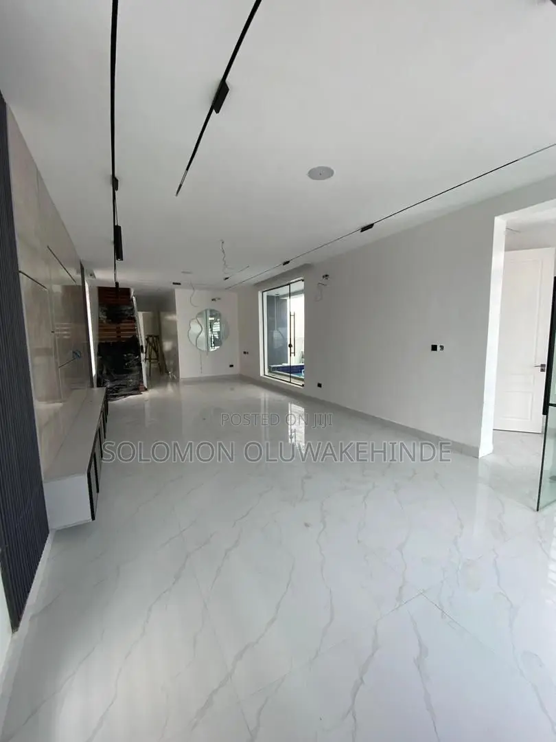 5bdrm Duplex in Lekki Phase 1 for sale