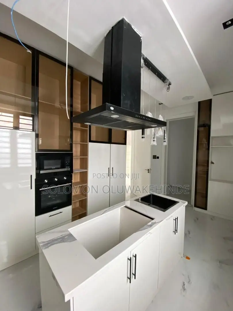 5bdrm Duplex in Lekki Phase 1 for sale