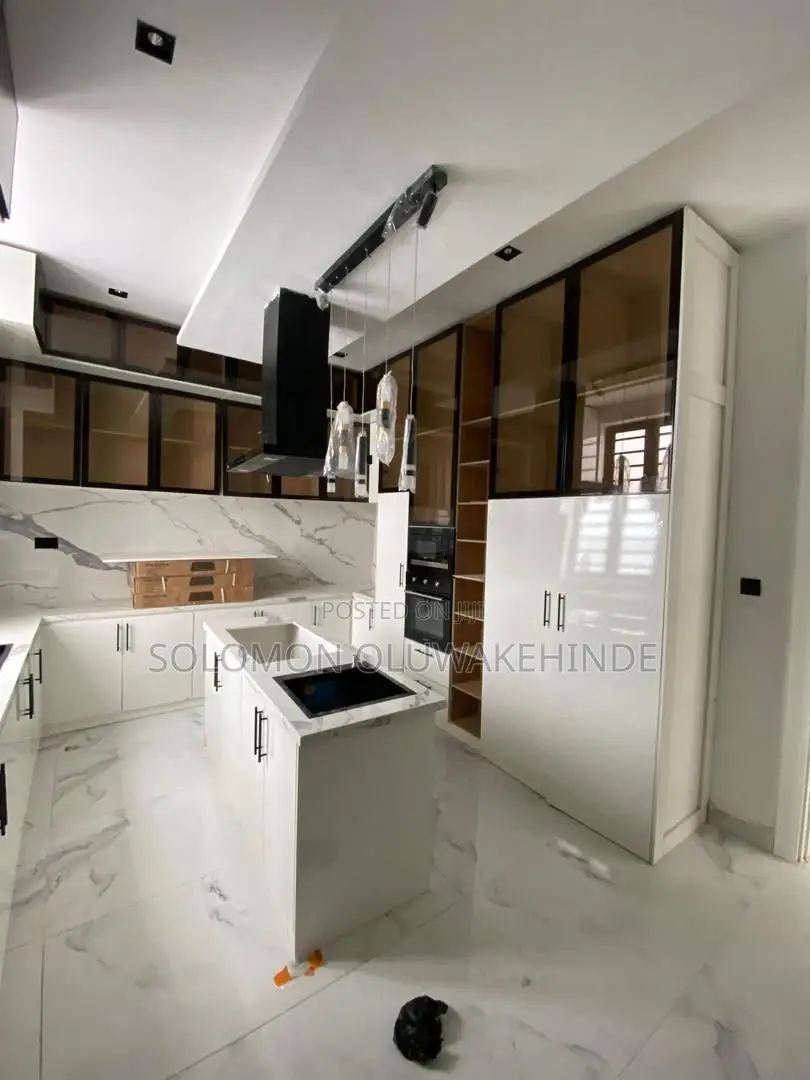 5bdrm Duplex in Lekki Phase 1 for sale