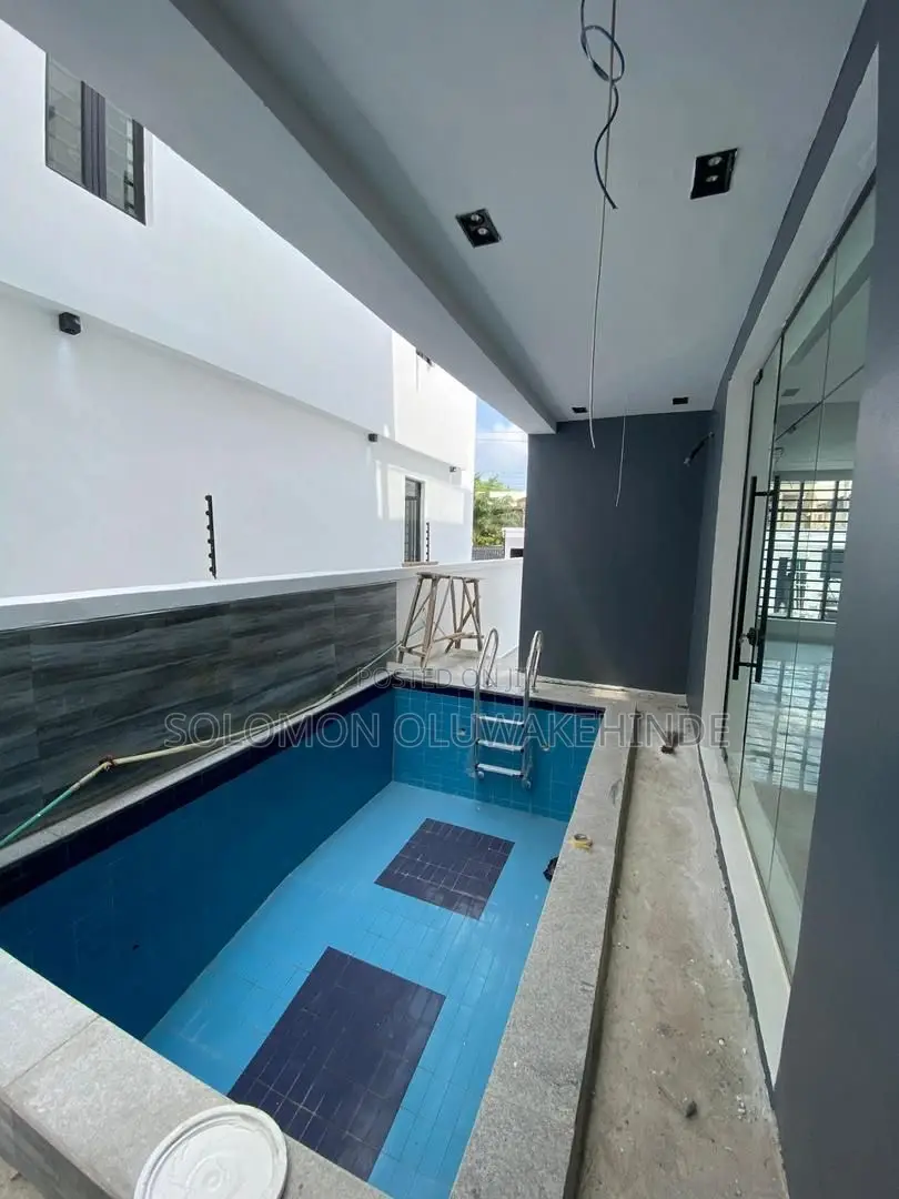5bdrm Duplex in Lekki Phase 1 for sale