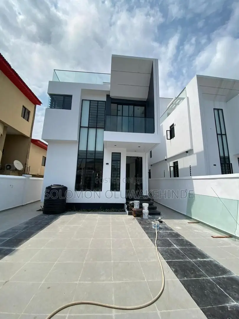 5bdrm Duplex in Lekki Phase 1 for sale