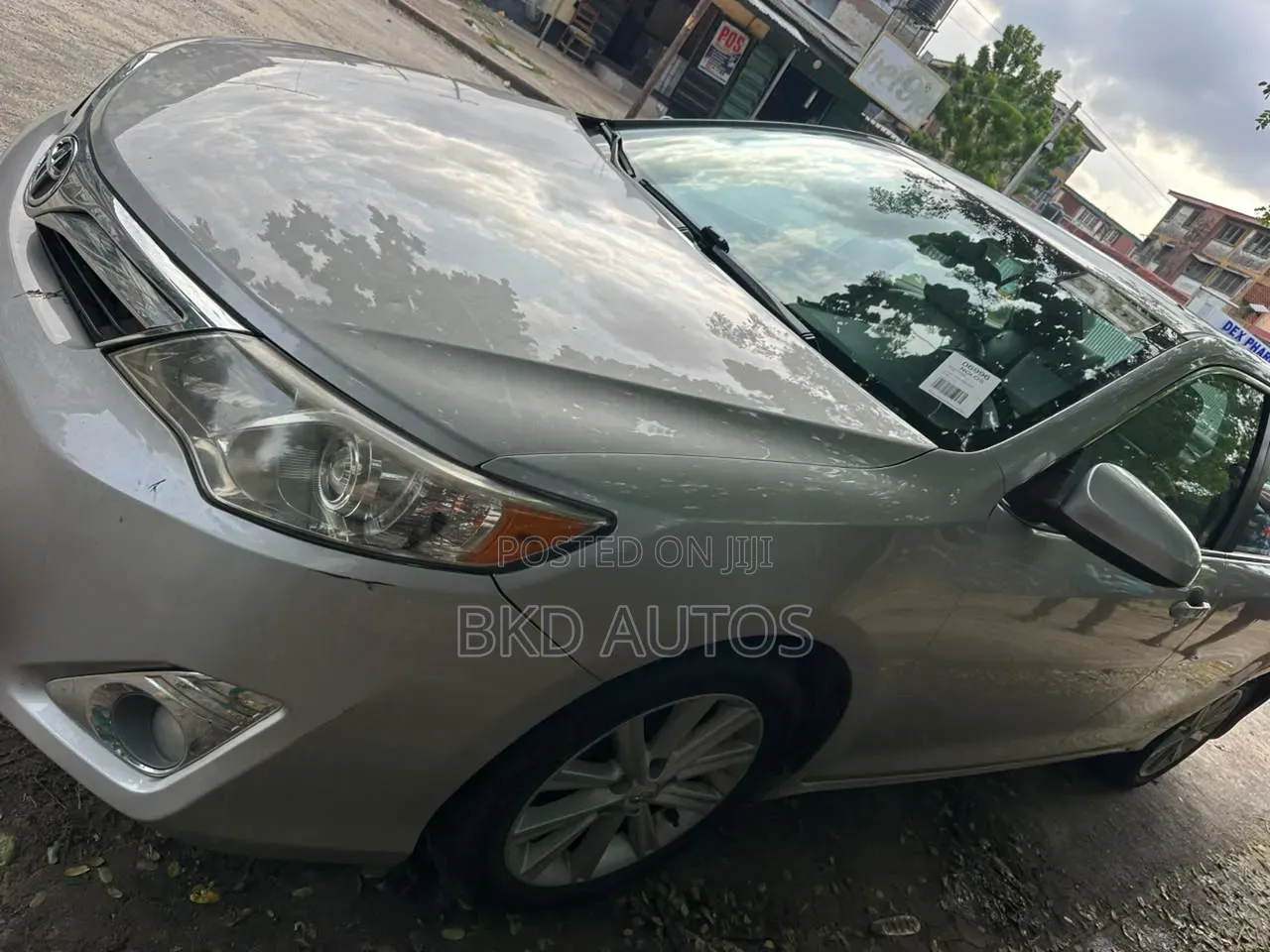 Toyota Camry XLE 4dr Sedan (2.5L 4cyl 6A) 2012 Silver