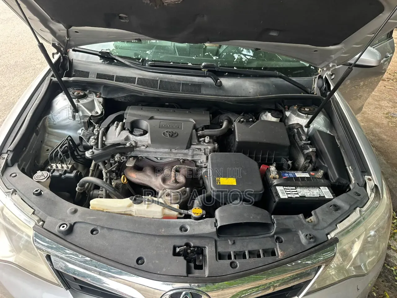 Toyota Camry XLE 4dr Sedan (2.5L 4cyl 6A) 2012 Silver