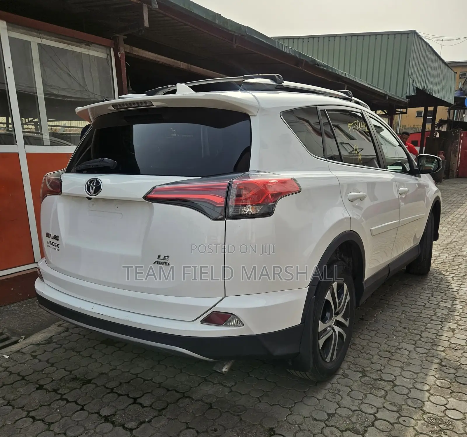 Toyota RAV4 LE AWD (2.5L 4cyl 6A) 2017 White