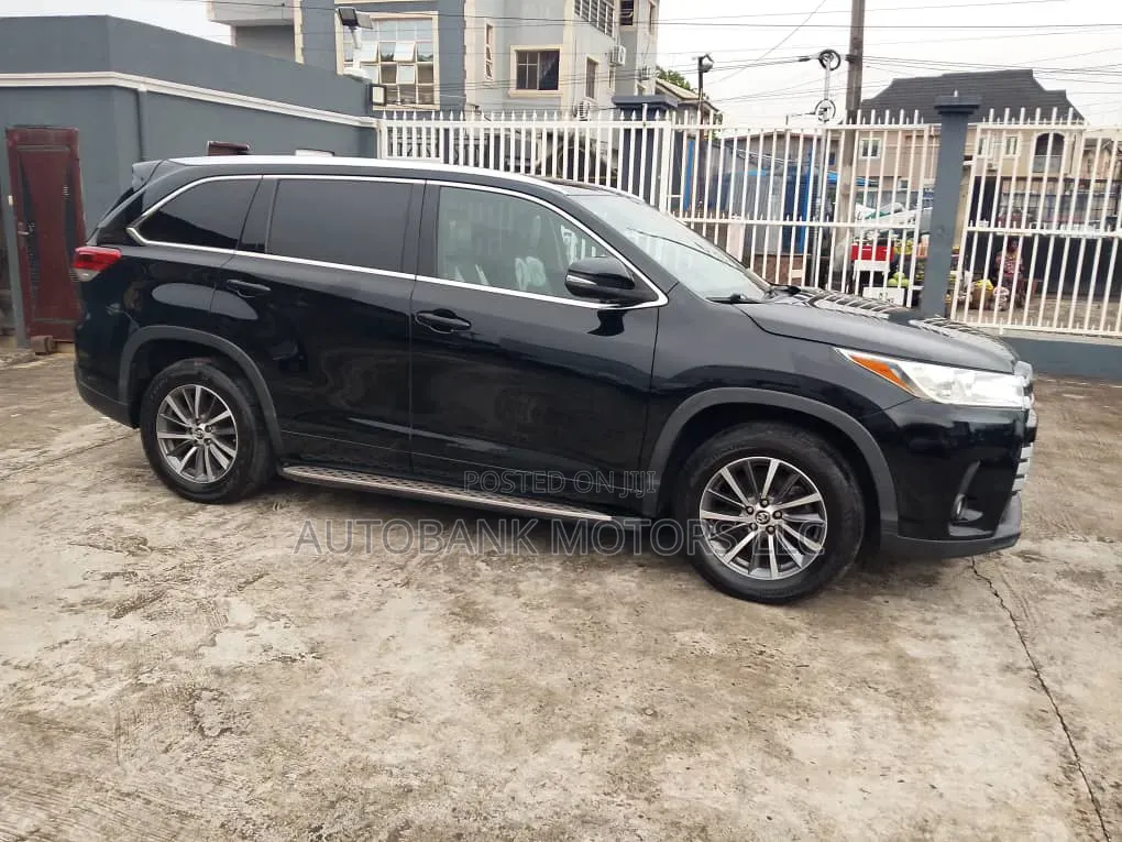 Toyota Highlander XLE 4x2 V6 (3.5L 6cyl 8A) 2018 Black