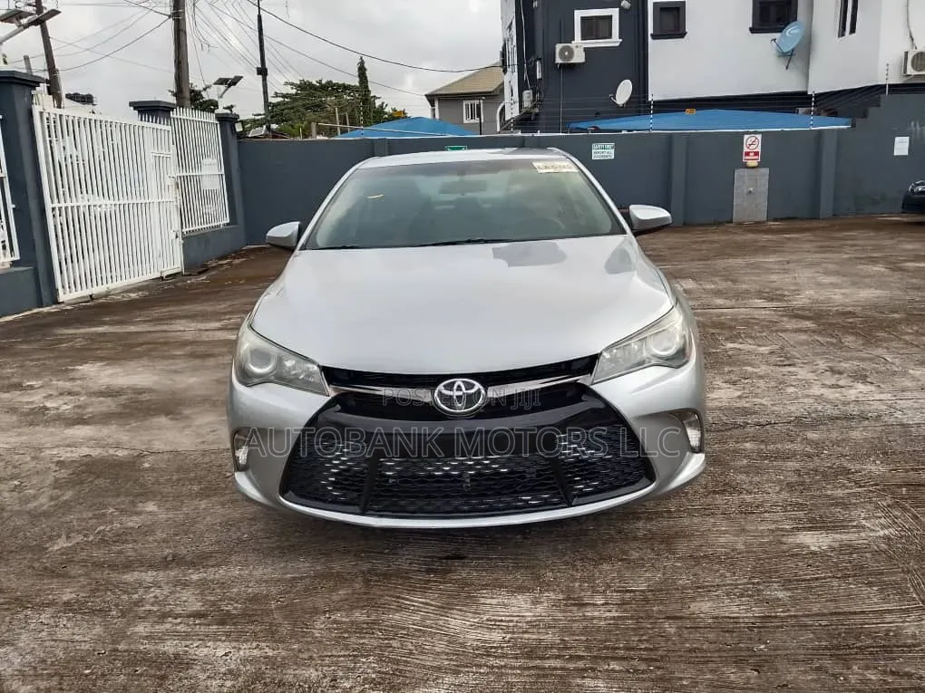 Toyota Camry SE 4dr Sedan (2.5L 4cyl 6A) 2015 Silver