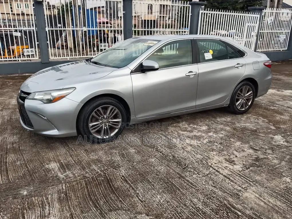 Toyota Camry SE 4dr Sedan (2.5L 4cyl 6A) 2015 Silver