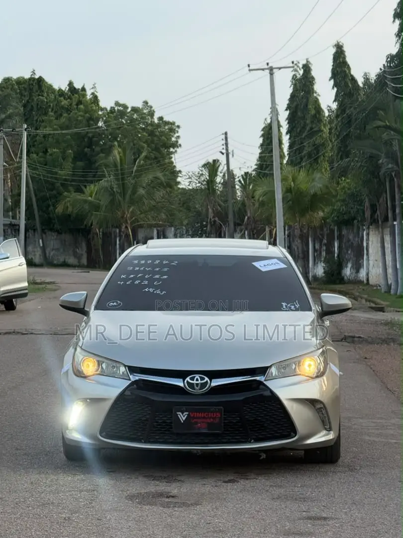 Toyota Camry XLE V6 4dr Sedan (3.6L 6cyl 6A) 2016 Silver