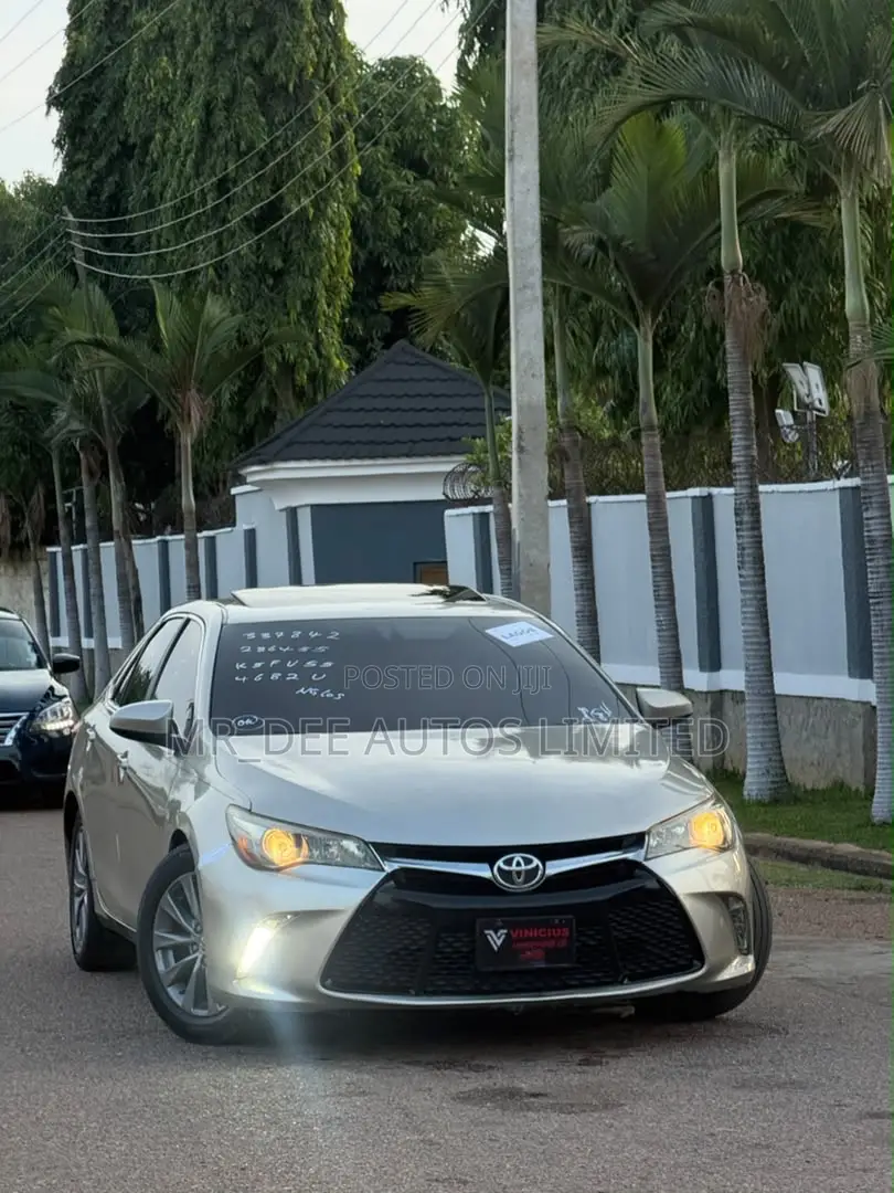 Toyota Camry XLE V6 4dr Sedan (3.6L 6cyl 6A) 2016 Silver