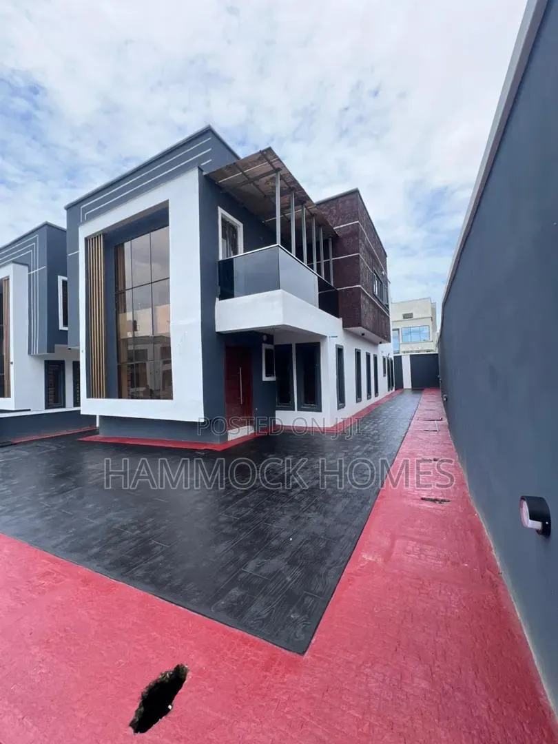 4bdrm Duplex in Adeoyo for sale