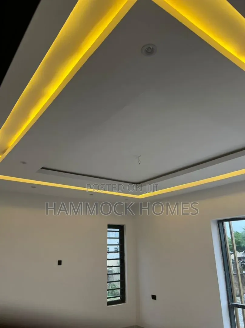 4bdrm Duplex in Adeoyo for sale