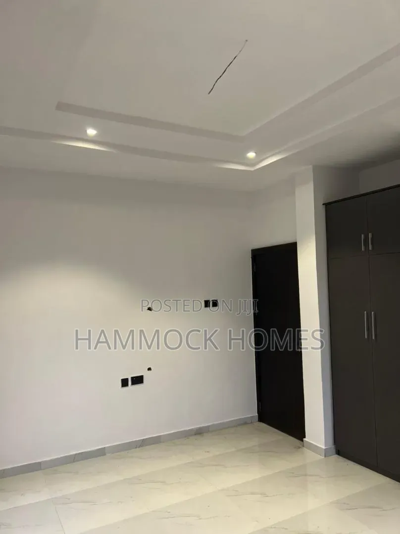 4bdrm Duplex in Adeoyo for sale