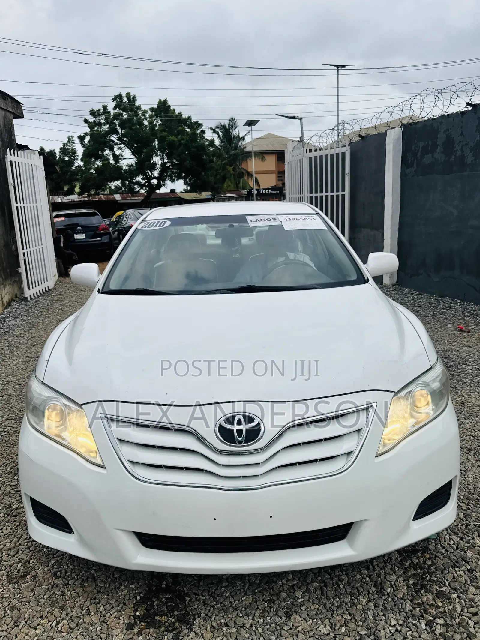 Toyota Camry LE 4dr Sedan (2.5L 4cyl 6A) 2011 White