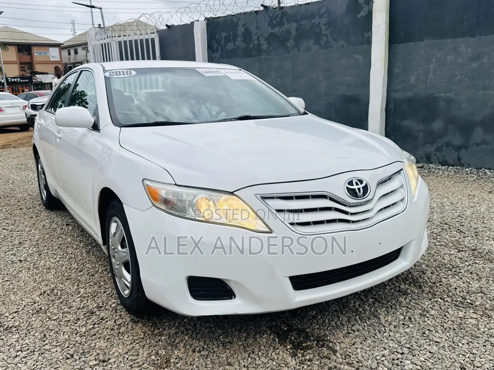 Toyota Camry LE 4dr Sedan (2.5L 4cyl 6A) 2011 White