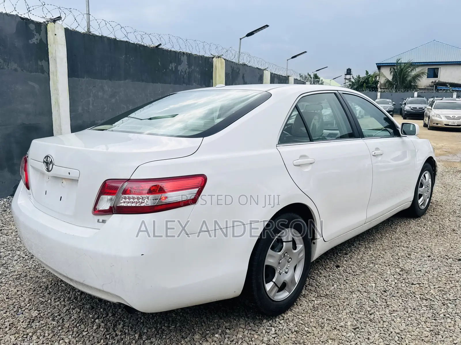Toyota Camry LE 4dr Sedan (2.5L 4cyl 6A) 2011 White