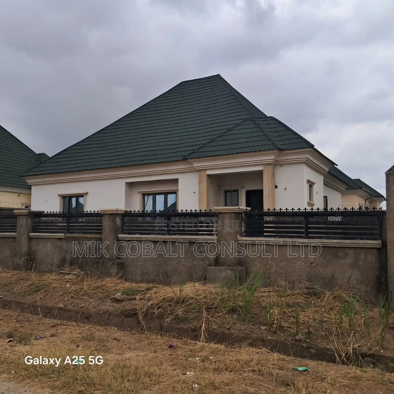 3bdrm Bungalow in Good Heart, Lugbe District for sale