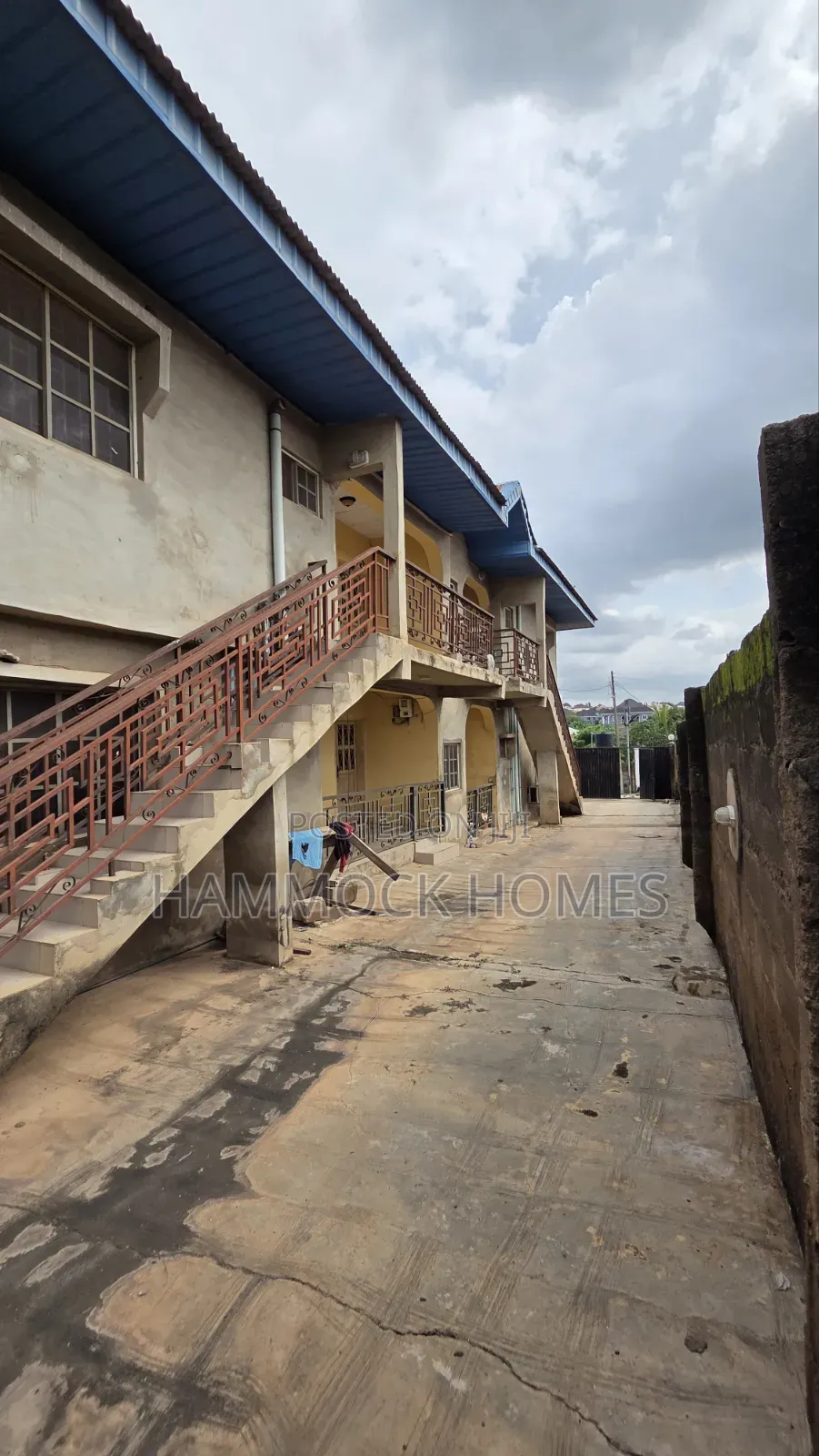 10bdrm Block of Flats in Tella Estate, Akobo for sale