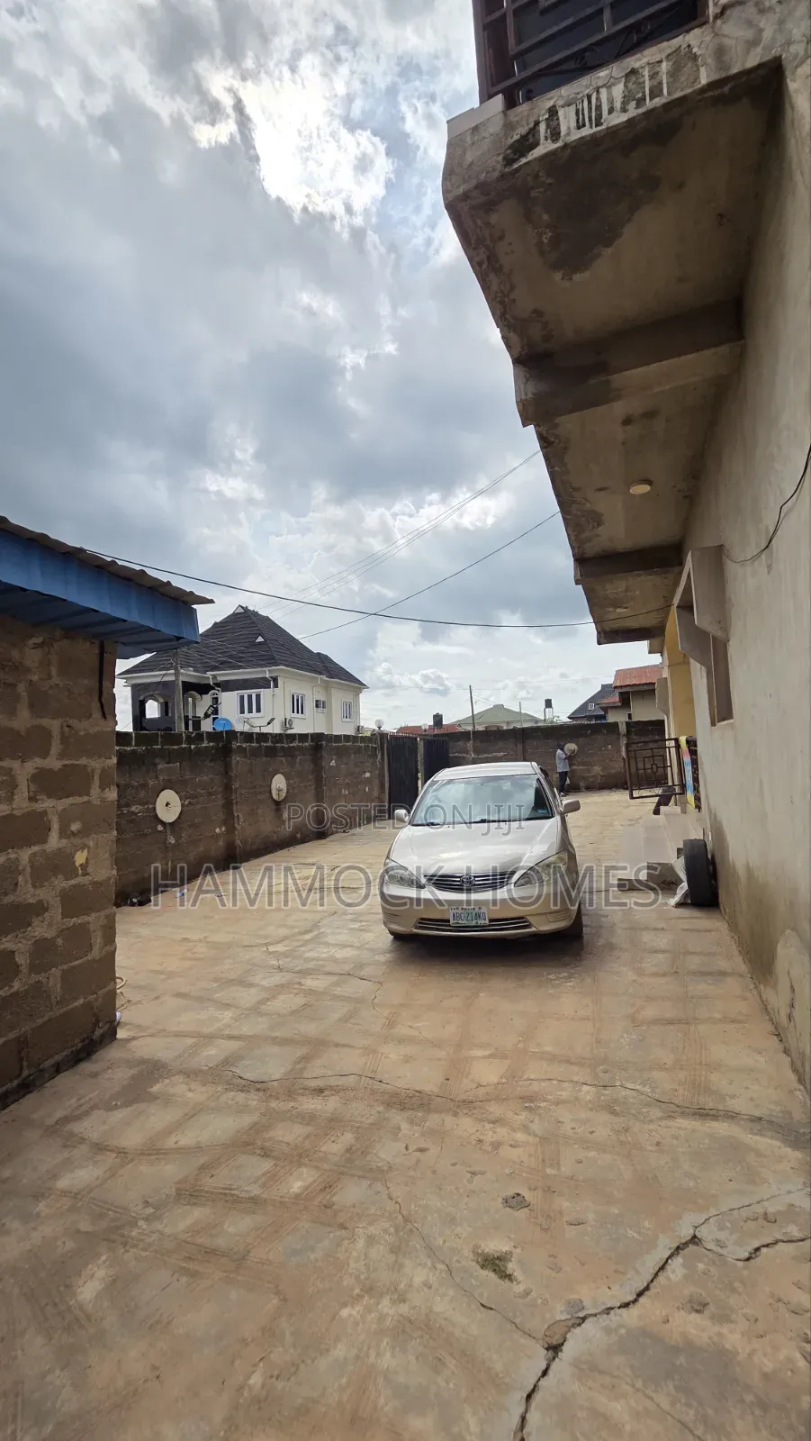 10bdrm Block of Flats in Tella Estate, Akobo for sale