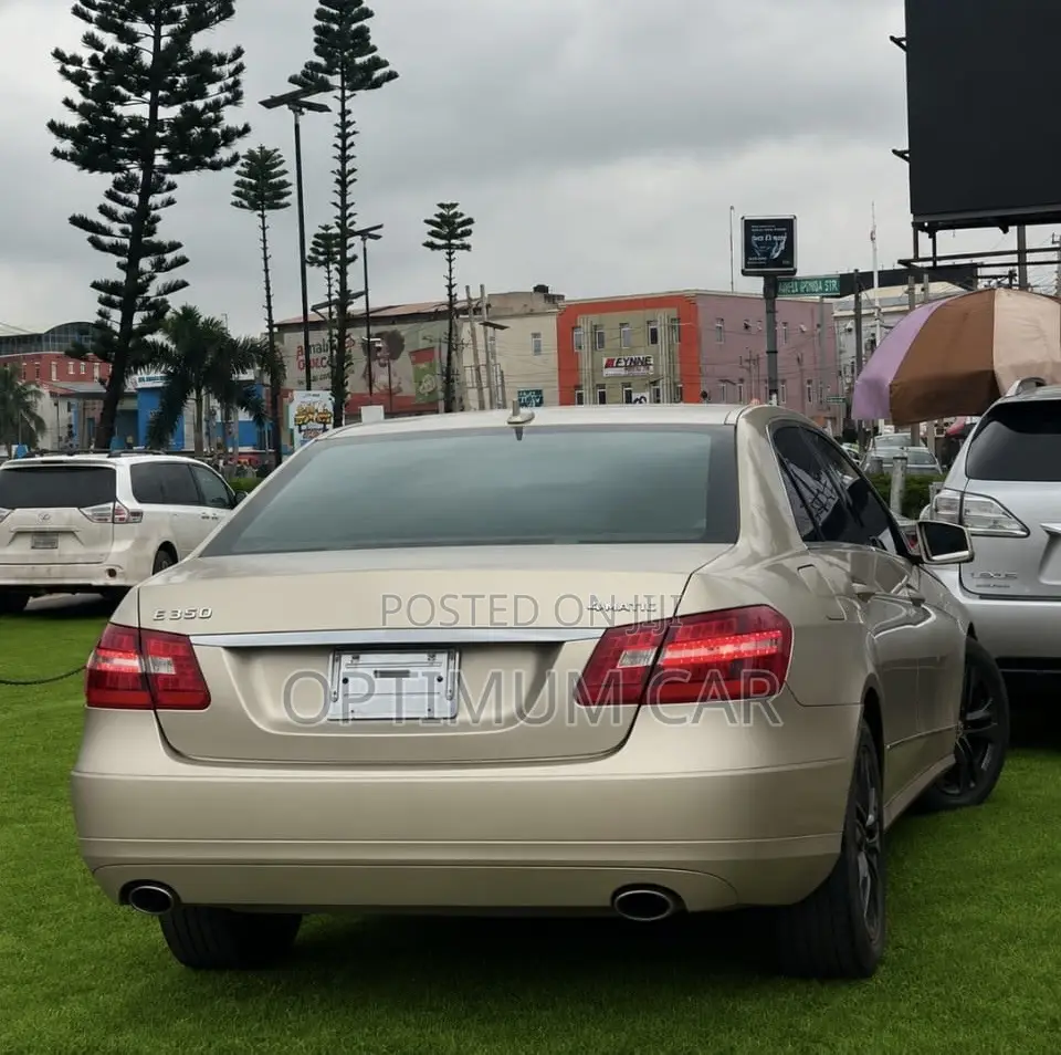 Mercedes-Benz E350 Base 4Matic Sedan AWD (3.5L 6cyl 7A) 2010 Gold