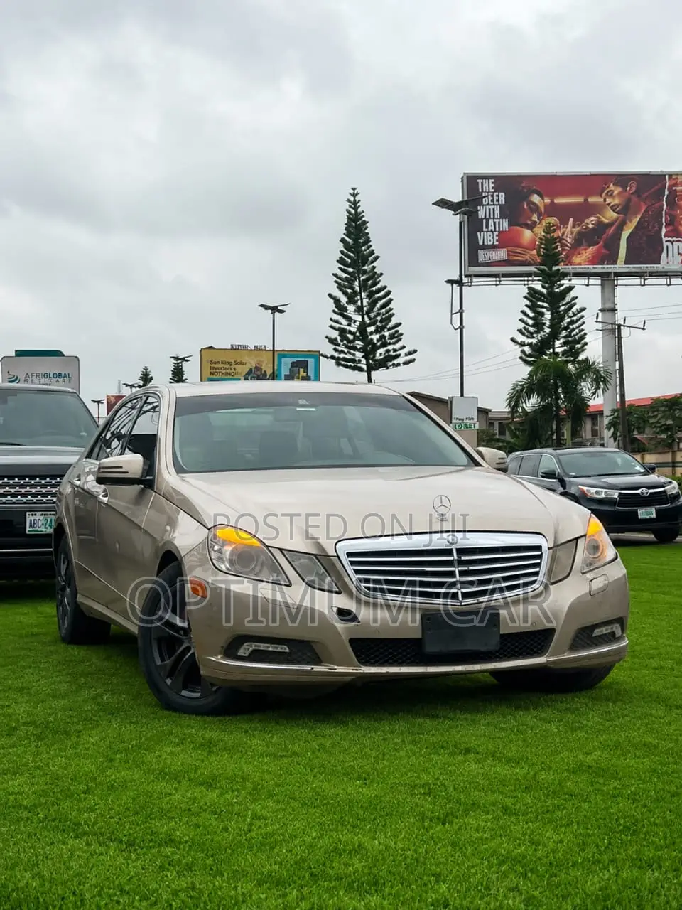 Mercedes-Benz E350 Base 4Matic Sedan AWD (3.5L 6cyl 7A) 2010 Gold